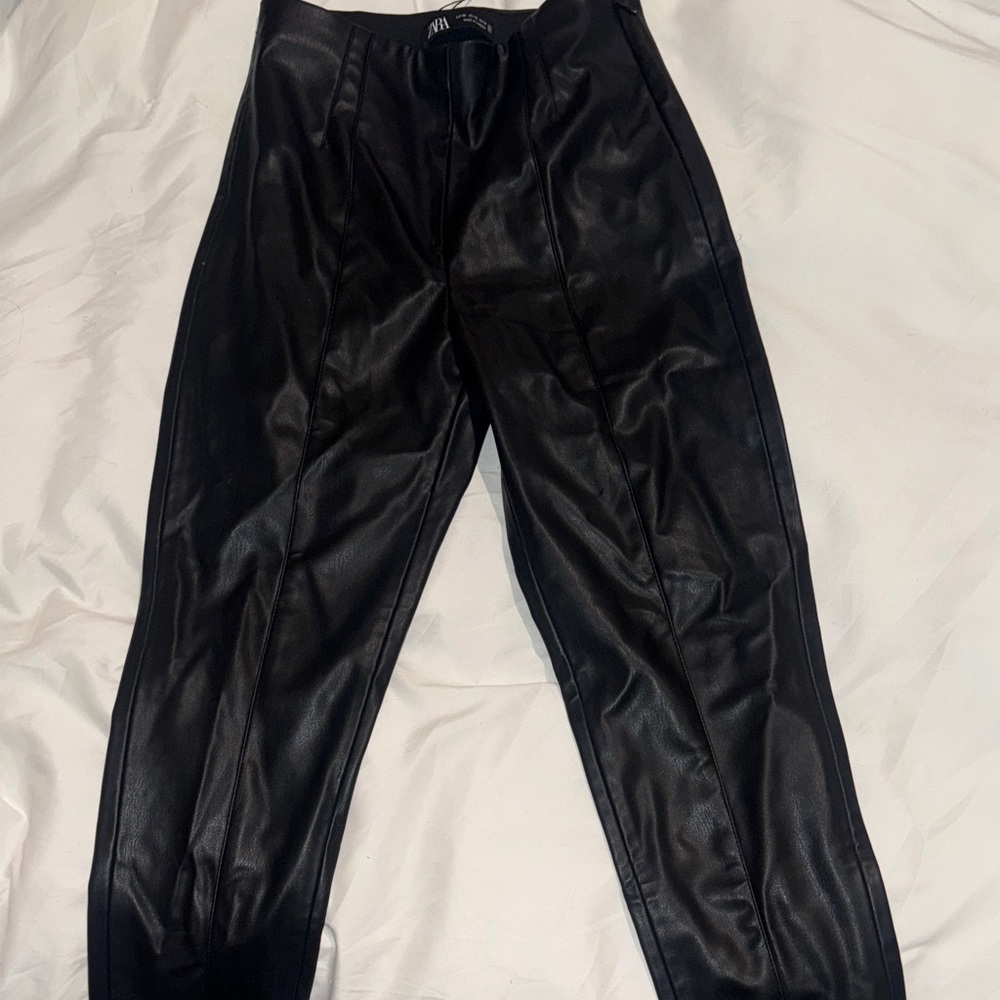 Zara Women’s Black Faux Leather Leggings